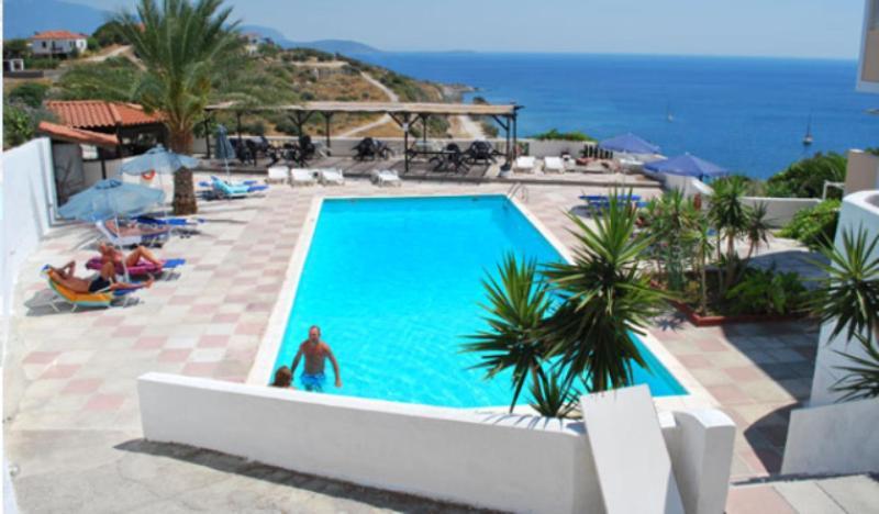 Kasteli Hotel Питагорион Экстерьер фото